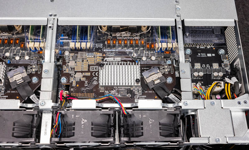 ASUS RS720Q E10 RS24 Chassis Drive Connectivity